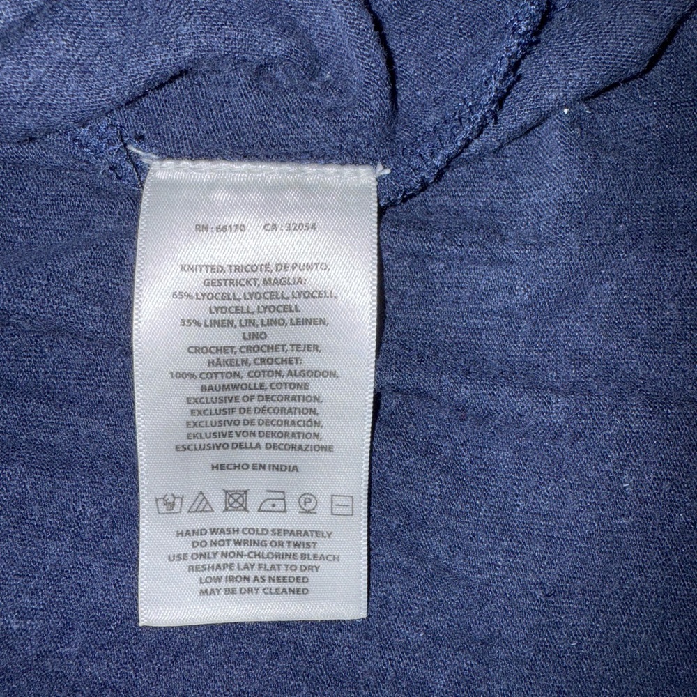 Akemi + Kin Embroidered Navy Sleeveless Blouse Size XS - Picture 8 of 8